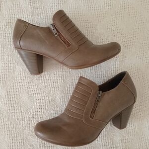 Alberto Elegant Tan Heeled Boots Size 7 (40)